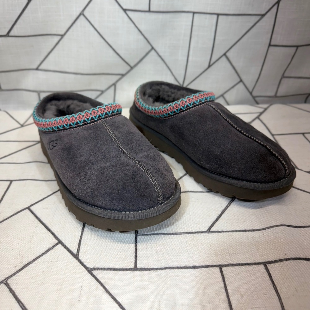 UGG Tasman Slippers Size 9 Grey Suede Embroidered Braid Slip On 5955